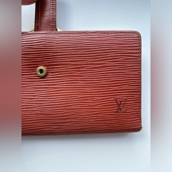Louis Vuitton women’s Epi long wallet - Picture 2 of 8